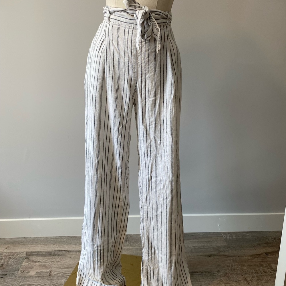 Reitmans White and Black Striped Wide-Leg Pants